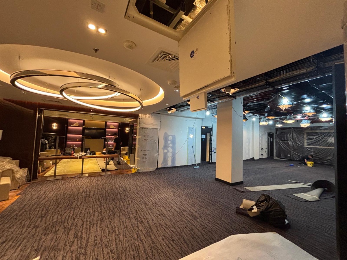 Hospitality members' club fit-out with circular feature lighting